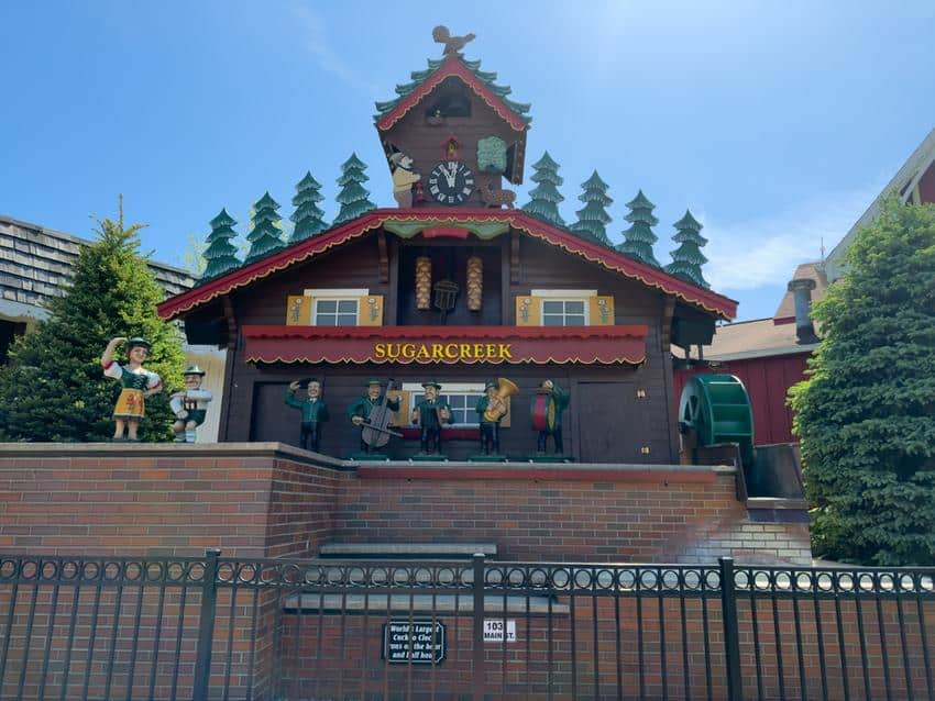 giant-cuckoo-clock-sugarcreek-amish-country-ohio-featured